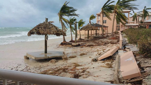 Hurricane Matthew hits the Bahamas